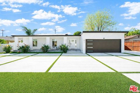 Photo of 7911 Paso Robles Avenue, Lake Balboa, CA 91406 (MLS # 26661361)