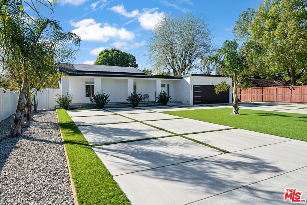 7911 Paso Robles Avenue