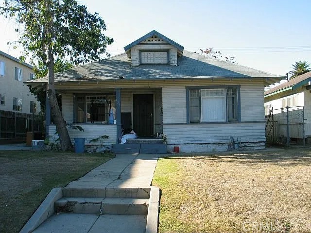 221–223 S Curtis Ave in Alhambra presents a strong investment opportunity featuring two units in the front and one detached Adu in the back. The property at 223 S Curtis Ave includes a newly built, detached 1,200 sq ft ADU with 3 bedrooms and 3 bathrooms, private entrance, full kitchen, and garage access—currently rent for $3,200month. the front house 221 S Curtis Ave consists of two older detached units: a 2-bed/2-bath front house and a vacant 2-bed/1-bath rear house, offering immediate rental. property can be delivered with vacant.