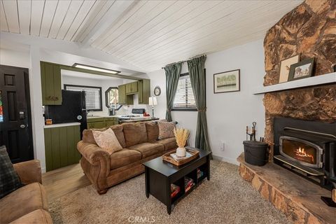 Photo of 267 Spruce Lane Ln, Sugarloaf, CA 92386 (MLS # IG25219429)