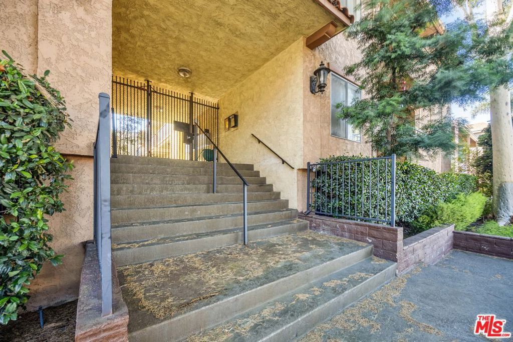 Photo of 12940 Riverside Drive #108, Sherman Oaks, CA 91423 (MLS # 25606539)