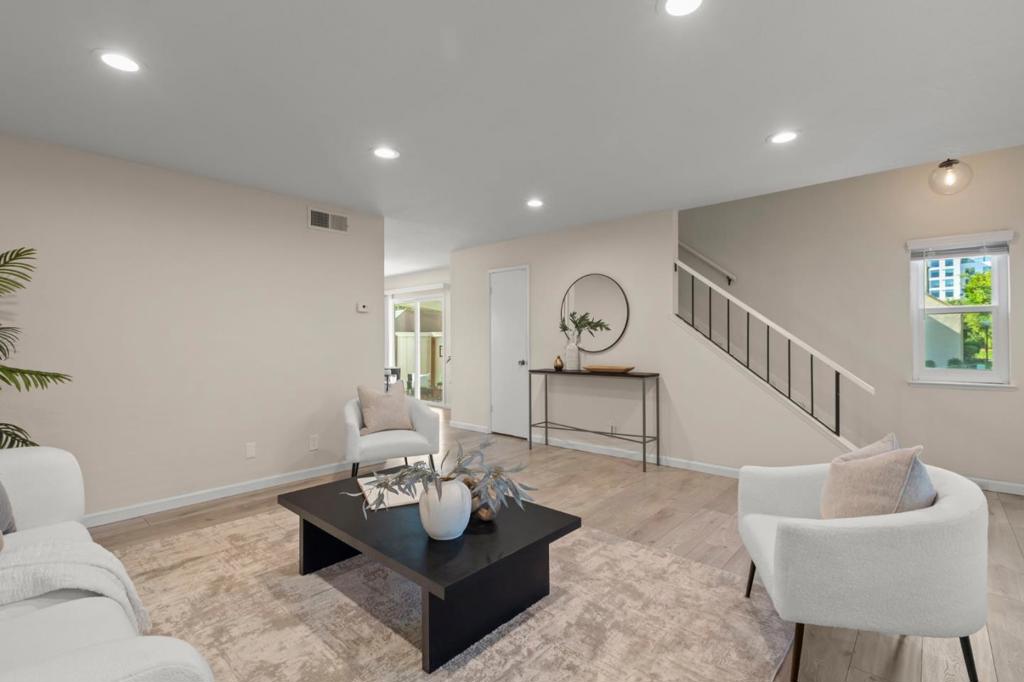 5092 Plaza Corona