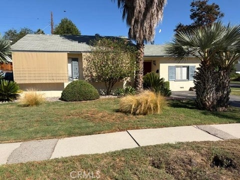 Photo of 7300 Oak Park AVE, Lake Balboa, CA 91406 (MLS # SR26203027)