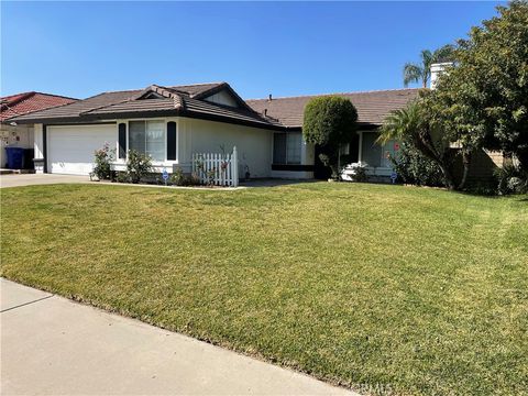 Photo of 18250 Shamrock Street, Fontana, CA 92336 (MLS # CV26064962)