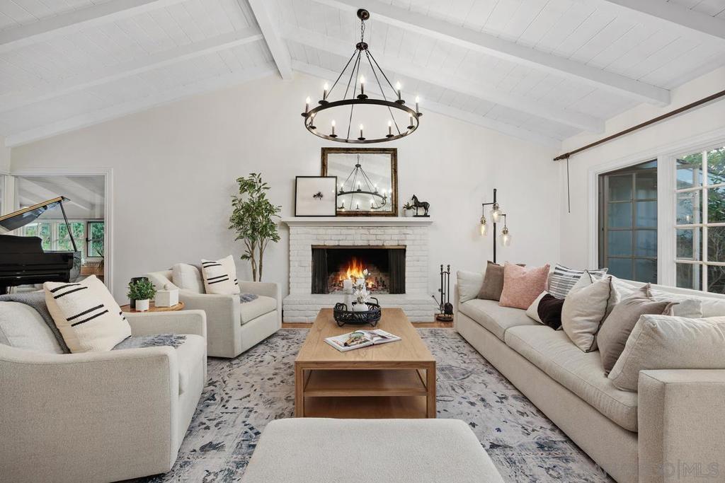5749 Loma Verde Dr