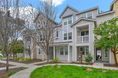 Photo of 334 Circuit Way, Mountain View, CA 94043 (MLS # ML82045843)