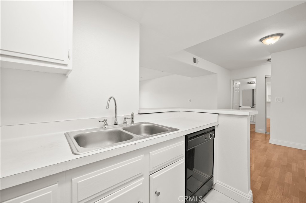 Wilshire Westmont - Residential