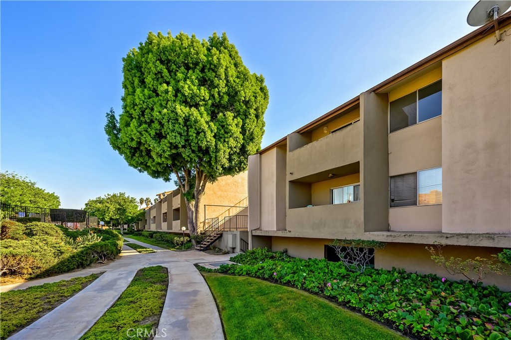Wilshire Westmont - Residential