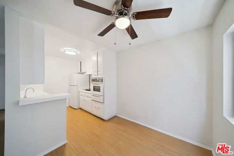 Photo of 7032 Lanewood Avenue #203, Los Angeles, CA 90028 (MLS # 25590277) Photo of 7032 Lanewood Avenue #203, Los Angeles, CA 90028 (MLS # 25590277)
