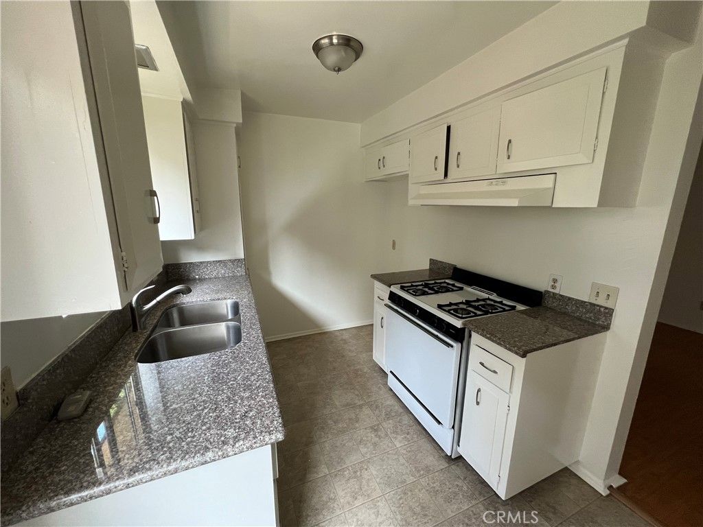 Photo of 387 N Mentor Ave #9, Pasadena, CA 91106 (MLS # CV25245410)