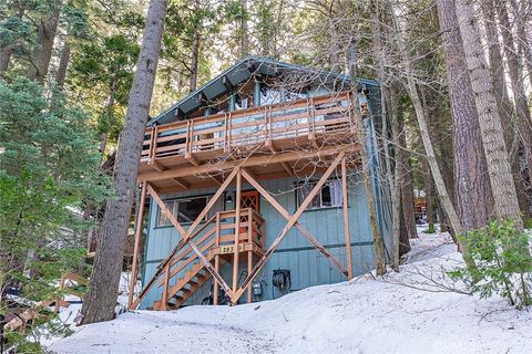 Photo of 28349 Larchmont Lane, Lake Arrowhead, CA 92352 (MLS # CV26043287)