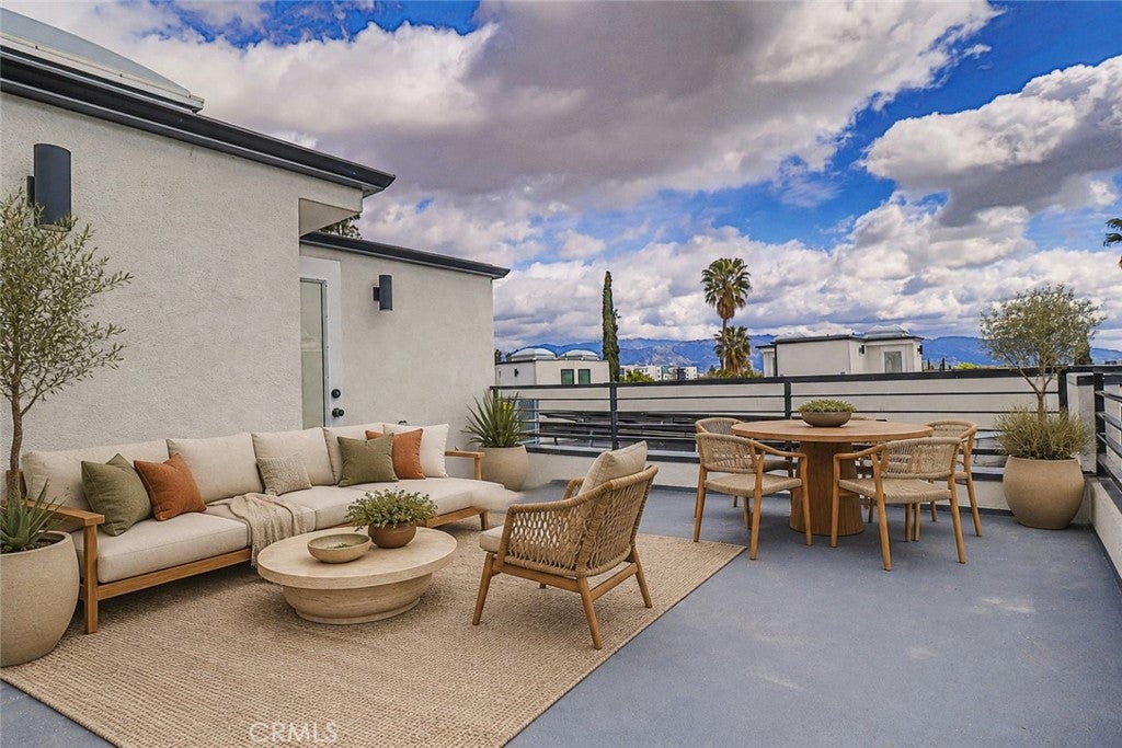 11810 Gilmore