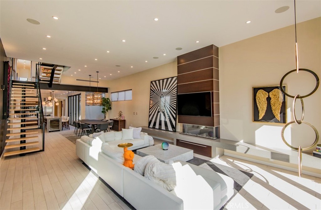 708 Hampton Drive