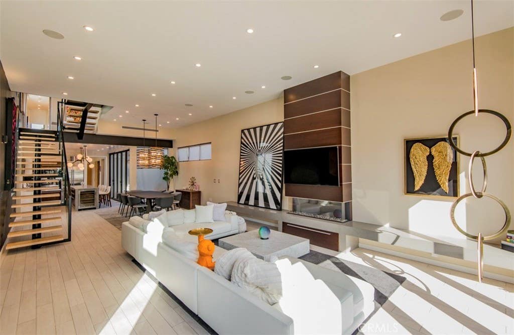 Photo of 708 Hampton Drive, Venice, CA 90291 (MLS # SR26157578)
