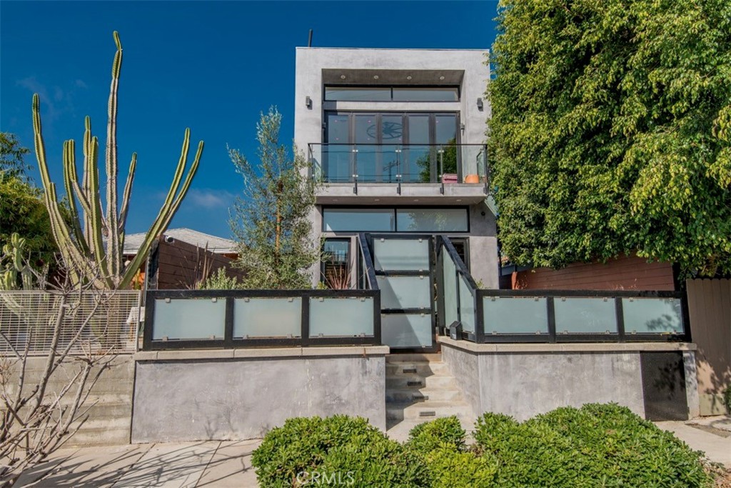 708 Hampton Drive