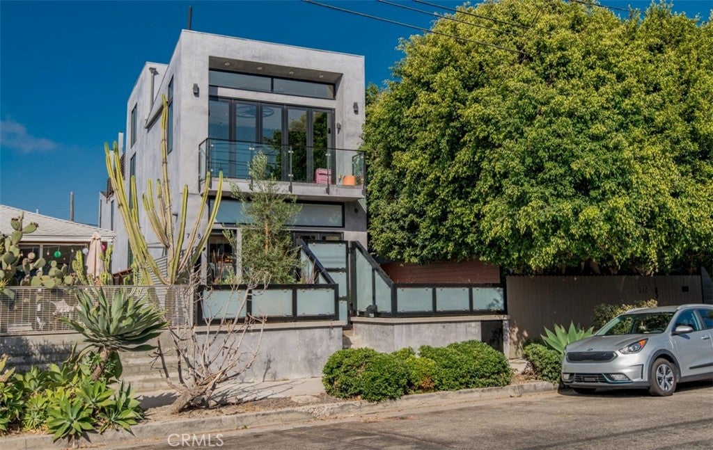 708 Hampton Drive