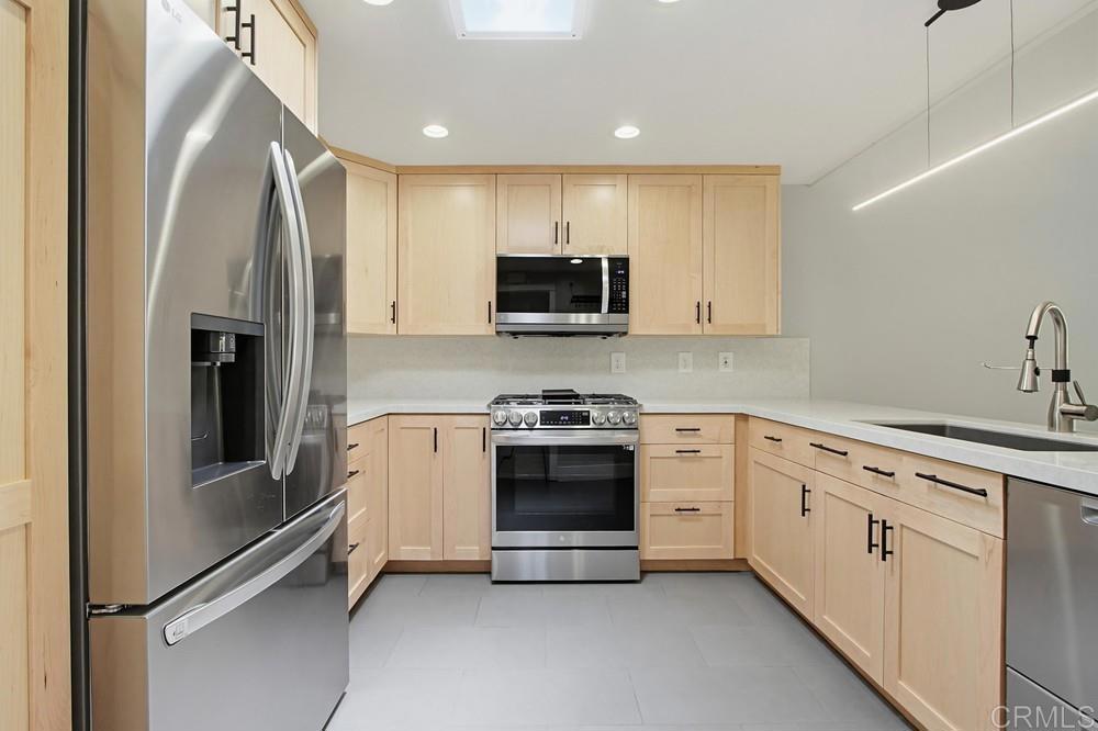 2201 Plaza de las Flores