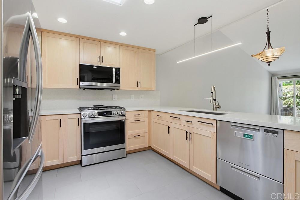 2201 Plaza de las Flores