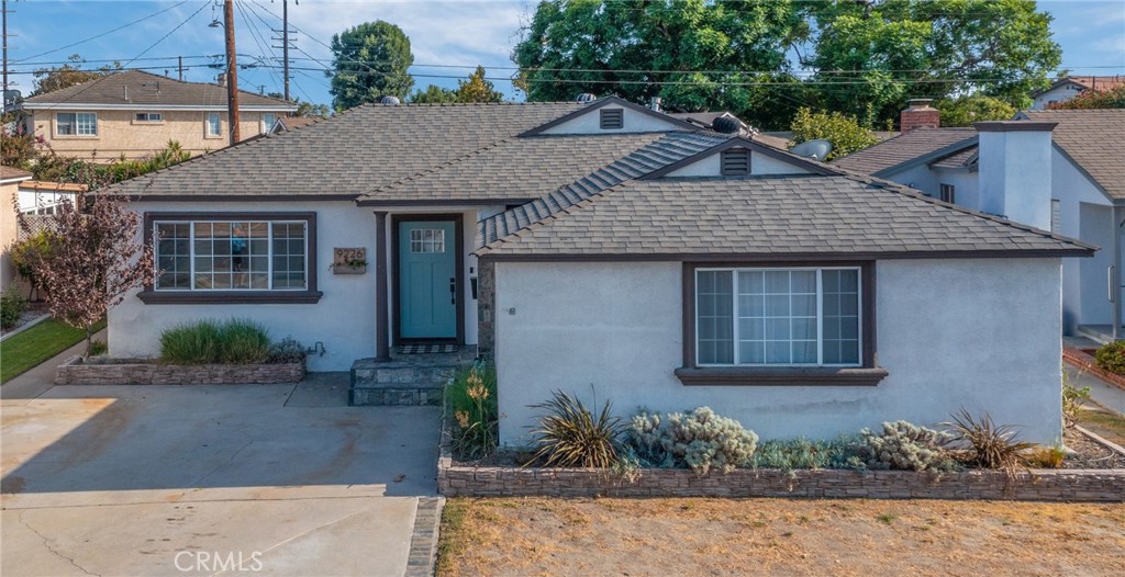 Welcome to your perfect 3-bed, 1-bath beautiful residence located in the top-rated Downey School District. Nestled in the heart of Bellflower, this home offers 1,296 Sq. Ft. of comfortable living space. The home boasts elegant granite countertops, an updated bathroom, newer dual-pane windows, and a recently installed water heater and AC unit. The functional layout seamlessly connects to the spacious backyard featuring a wooden patio and a grassy area where an in-ground pool once was. Adjacent to the backyard is an additional freestanding structure (converted pool room) with a full bathroom, perfect for transforming into an ADU, gym, or home office. The property also includes a two-car detached garage with washer/dryer hookups. Enjoy the convenience of nearby parks, schools, shopping, dining, Downey Landing, the Promenade and minutes away from major freeway access (91, 605, and 105). Schedule your private showing today and discover why 9226 Foster is the perfect home for your family’s next chapter!