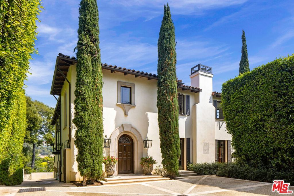 Photo of 182 N Carmelina Avenue, Los Angeles, CA 90049 (MLS # 26661545)