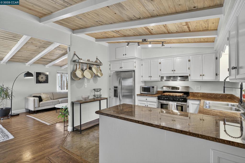 ALHAMBRA OAKS - Residential