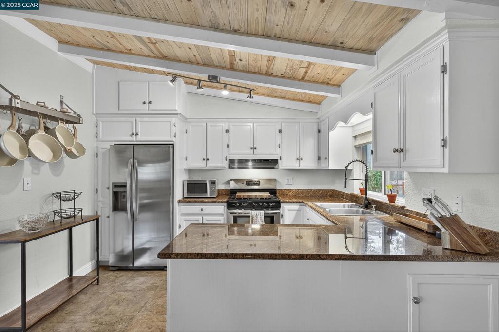 ALHAMBRA OAKS - Residential