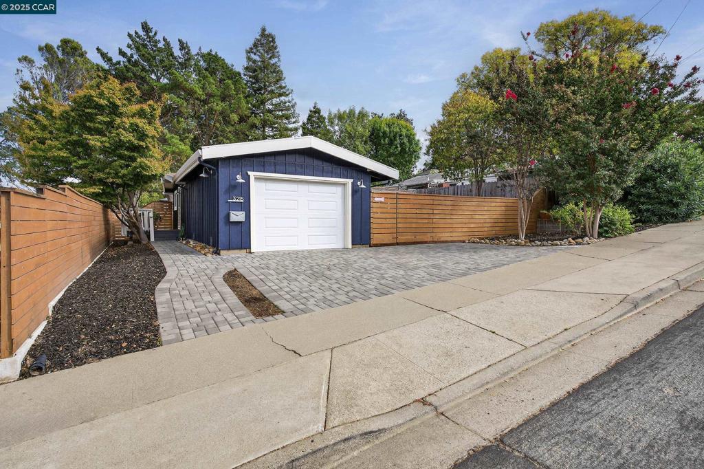 ALHAMBRA OAKS - Residential