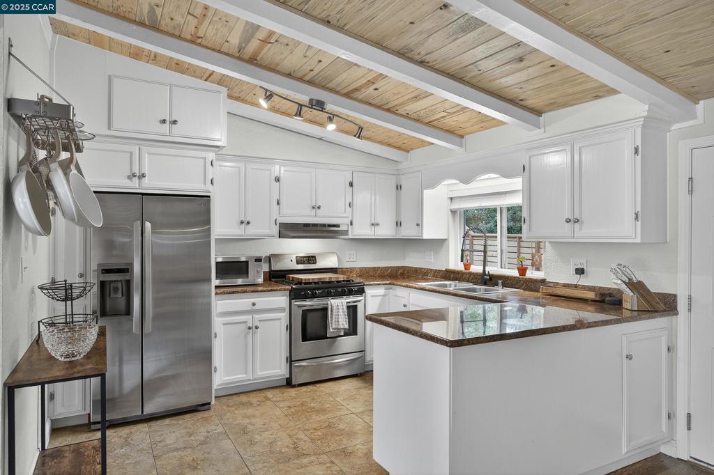 ALHAMBRA OAKS - Residential