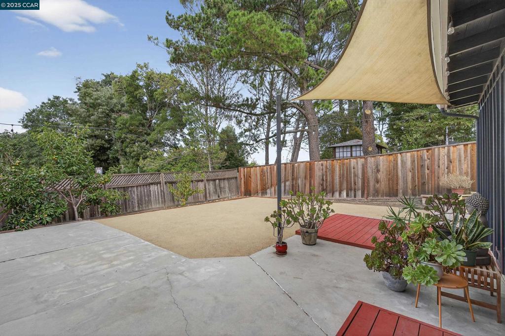 ALHAMBRA OAKS - Residential