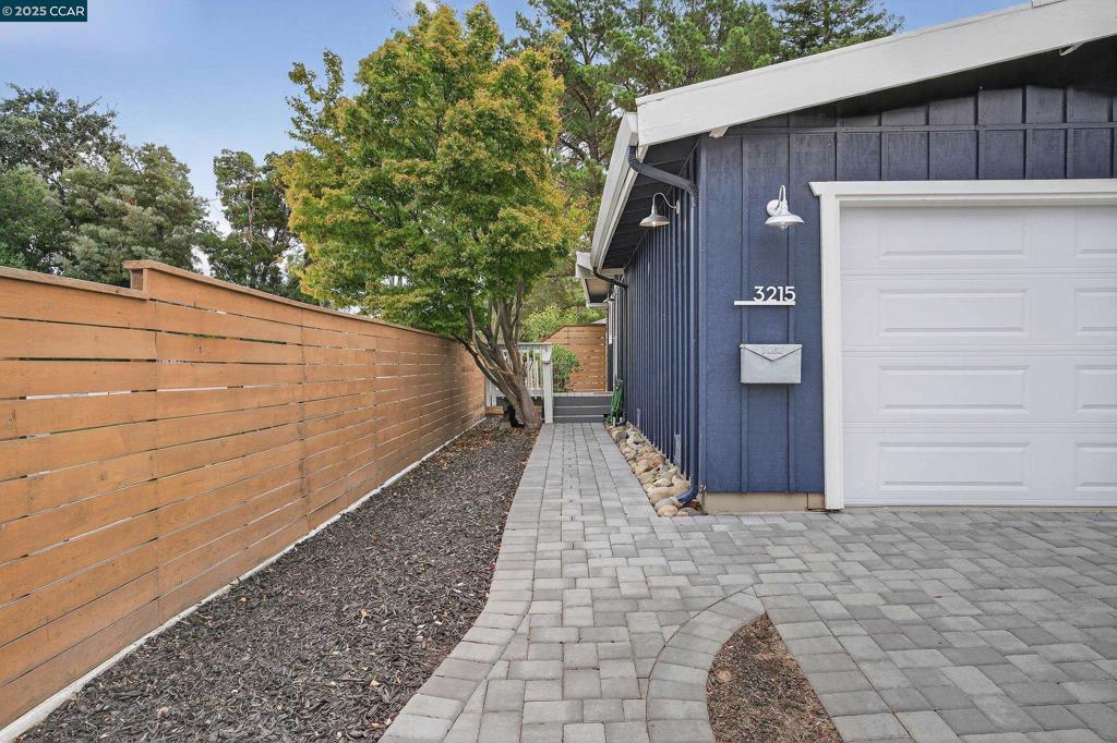 ALHAMBRA OAKS - Residential