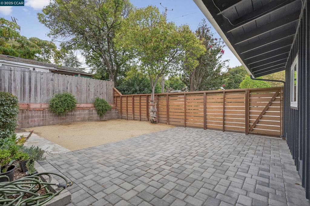 ALHAMBRA OAKS - Residential