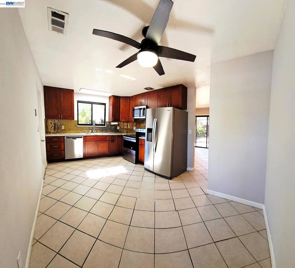 39155 Sutter Dr