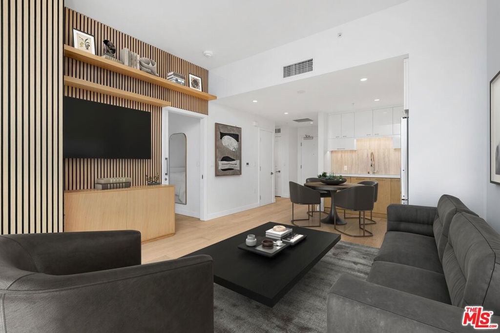 400 S Broadway 1021