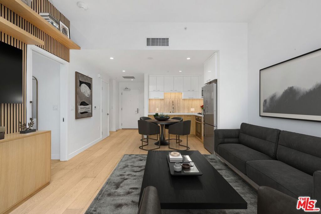 Photo of 400 S Broadway #1021, Los Angeles, CA 90013 (MLS # 25620003)