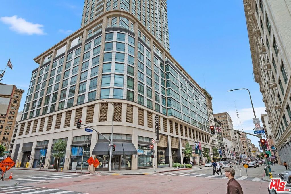 Photo of 400 S Broadway #1021, Los Angeles, CA 90013 (MLS # 25620003)