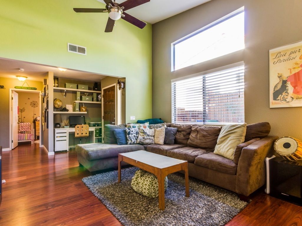 listing image 130729502631951336756