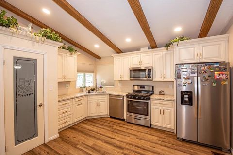 38210 Via Taffia. Murrieta CA 92563