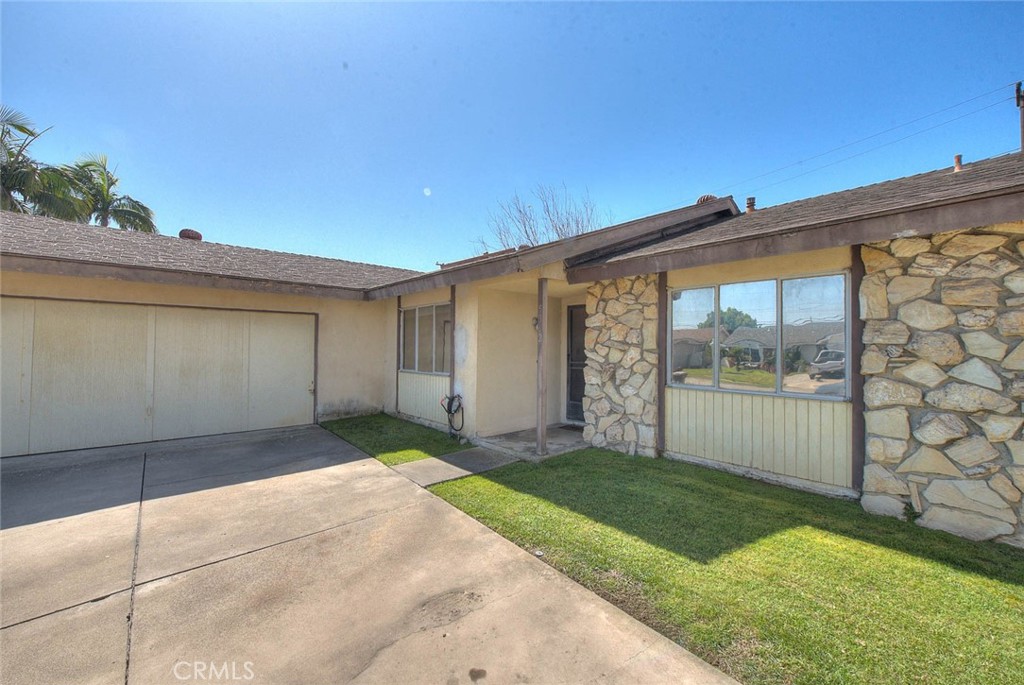 5362 Acacia Ave