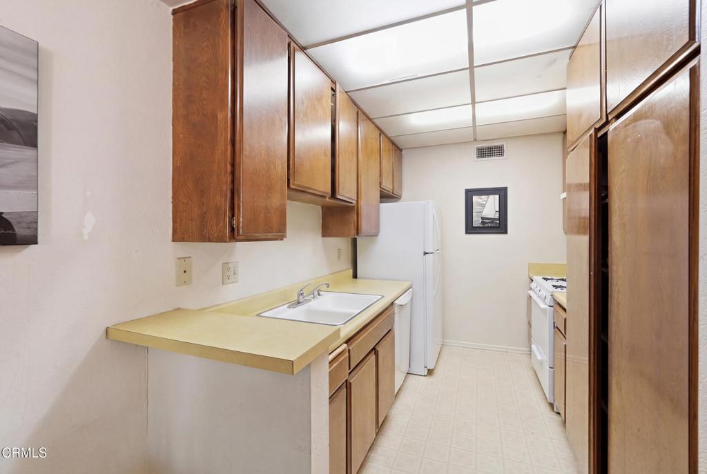 12321 Riverside Drive 204