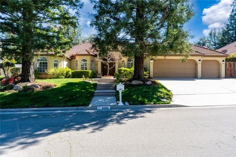 Photo of 9484 N Woodmont Drive, Fresno, CA 93720 (MLS # FR26056058)