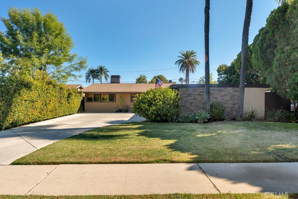 Photo of 6500 Jumilla, Woodland Hills, CA 91367 (MLS # SR25277607)