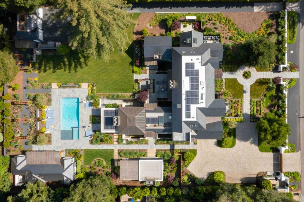 112 Almendral Avenue