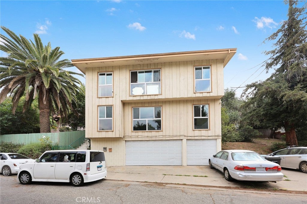 2575 Riverside Terrace