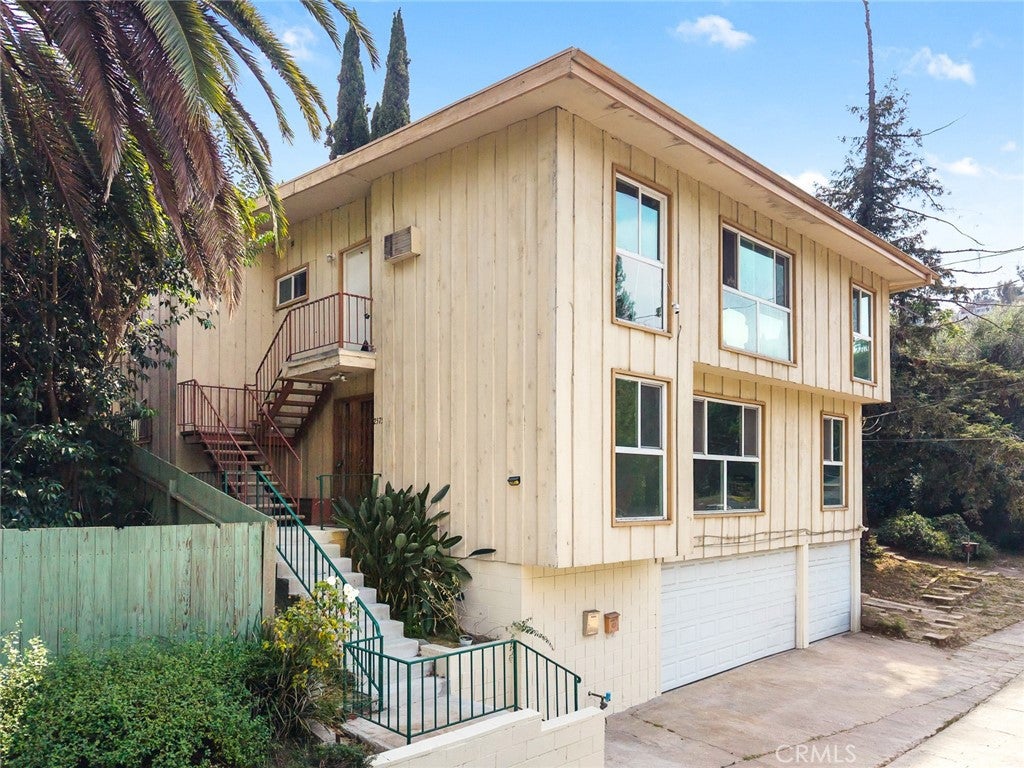 2575 Riverside Terrace