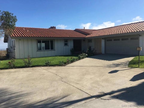 Photo of 5415 Thunderbird Ln, La Jolla, CA 92037 (MLS # 260019320SD)
