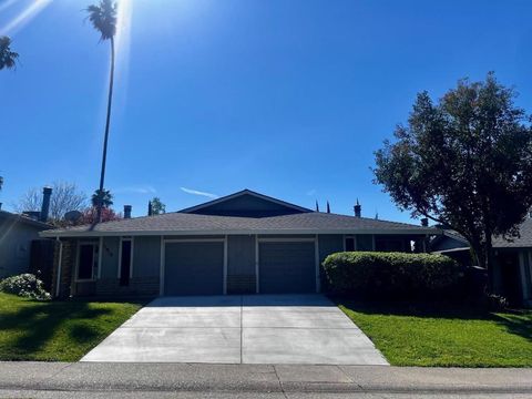 Photo of 5908 Bourbon Drive, Carmichael, CA 95608 (MLS # ML82041294)