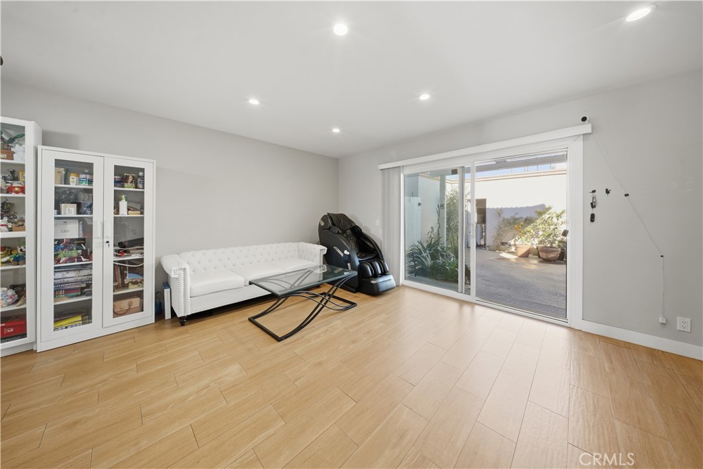 10081 Orangewood Avenue