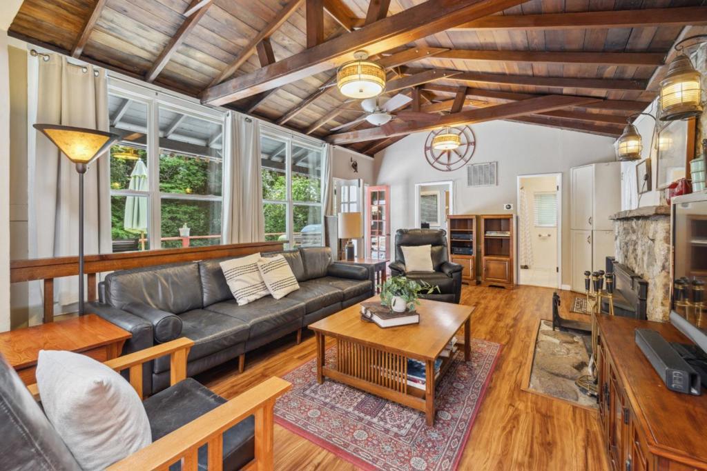 495 Primavera Road
