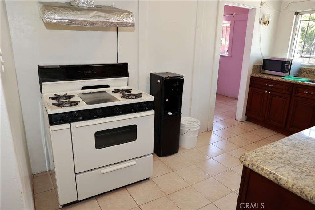 4131 S Hobart