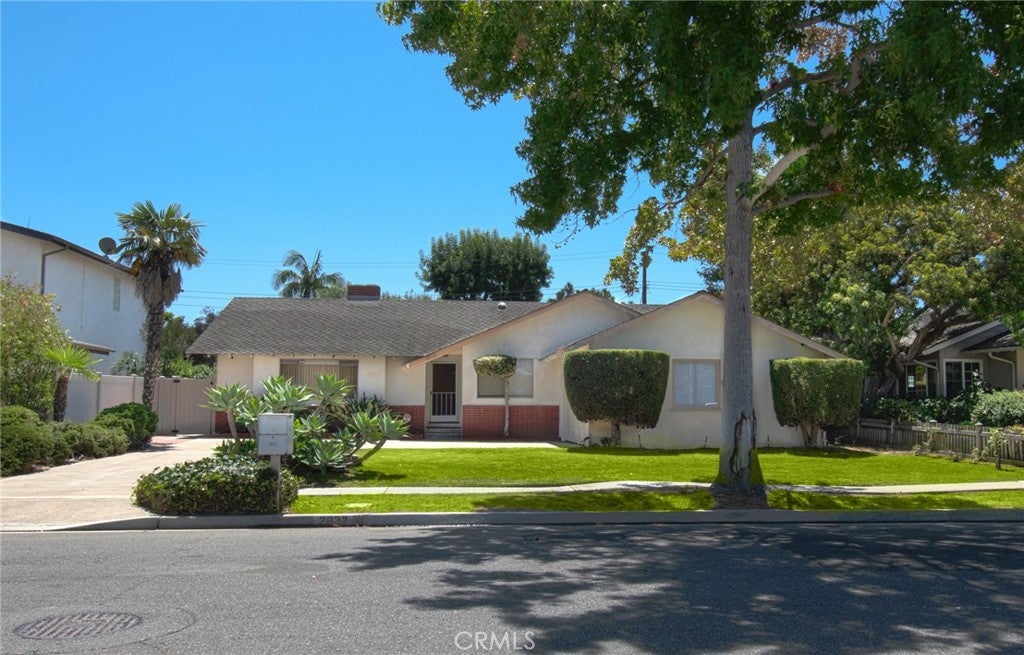 2032 Aliso Avenue